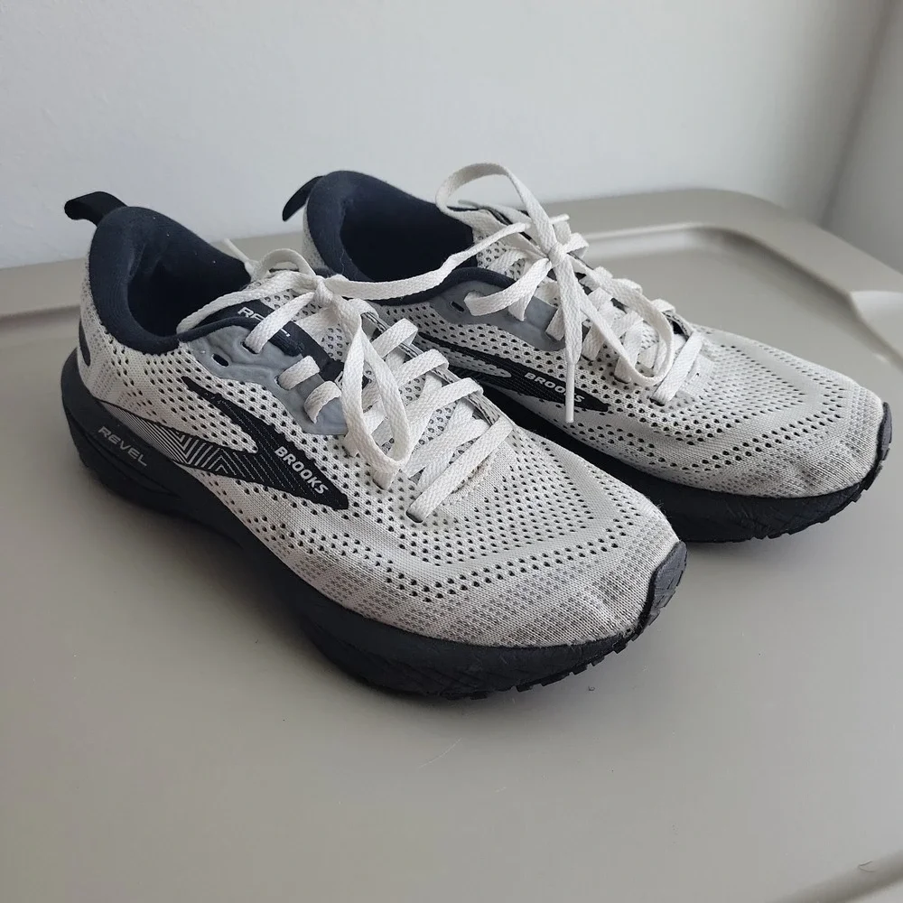 Brooks Revel 6 Shoes Women's 6 Black Gray Walking Running Sneakers Athletic